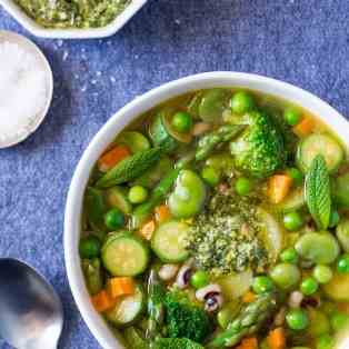 Green minestrone with mint pesto