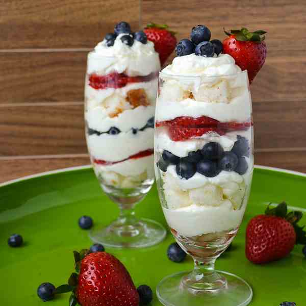 Coconut Mascarpone Cream Parfaits