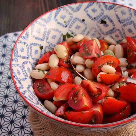 White beans Salad with tomato and basil