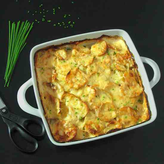 Garlic Cheesy Potatoes