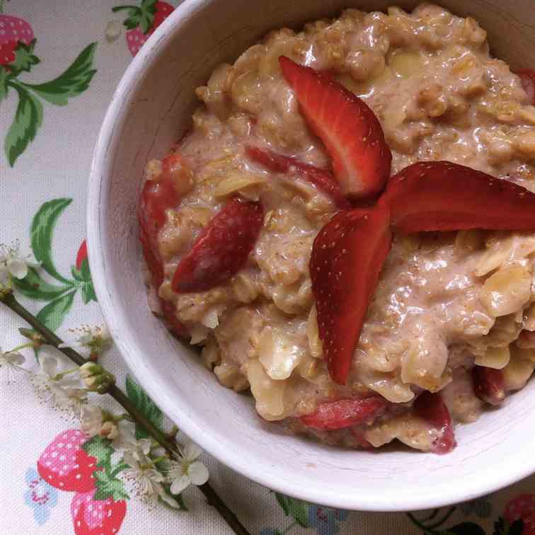 Strawberry Almond Vanilla Porridge