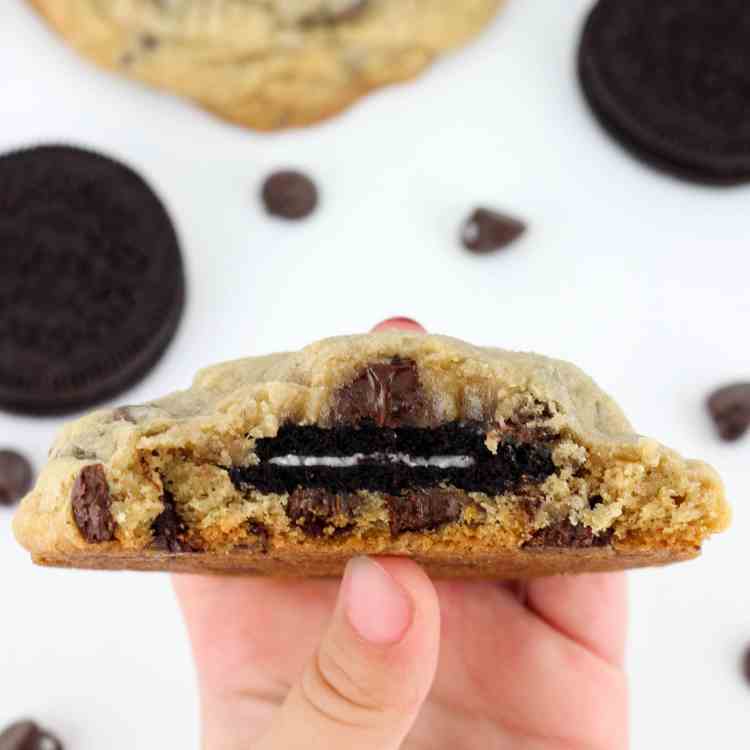 Oreo Stuffed Chocolate Chip Cookies 