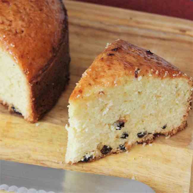 Olive Oil Cake with Currants