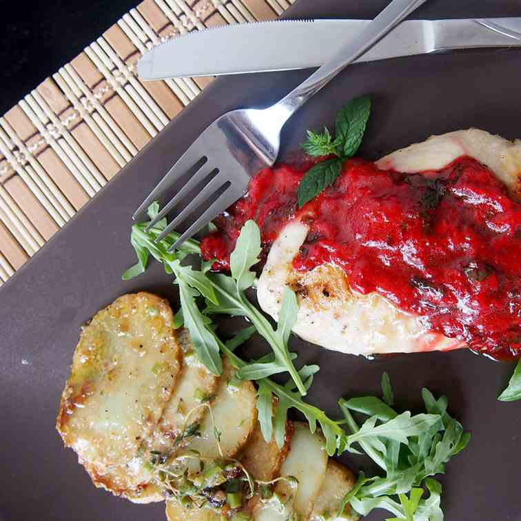 Chicken with strawberry sauce