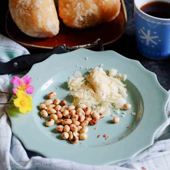 Insanely Easy Snack- Peanuts and Jaggery