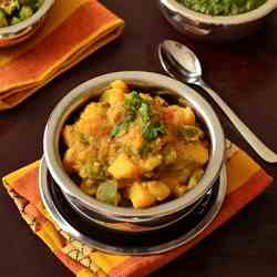 Potatoes with bell pepper curry