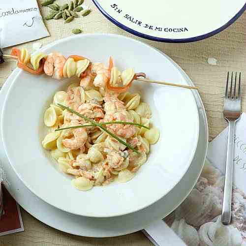 Orecchiette con salsa de salmon