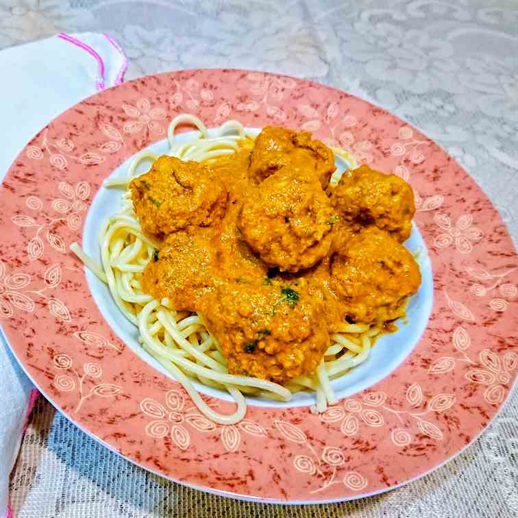 Chicken meatballs in curry