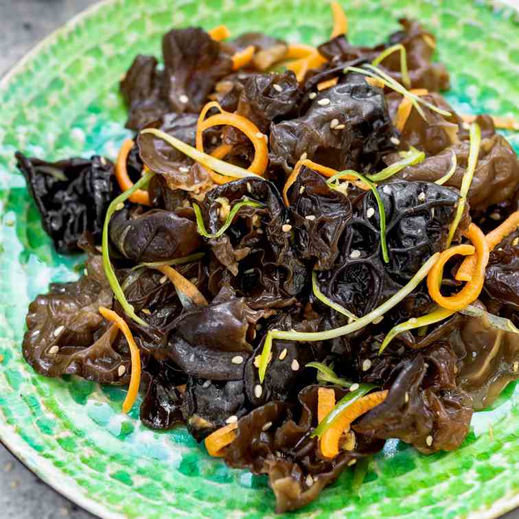 Wood ear mushrooms salad