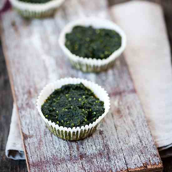 Stinging nettles and quinoa muffins 