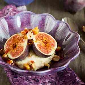 Figs with honey-orange mascarpone cream