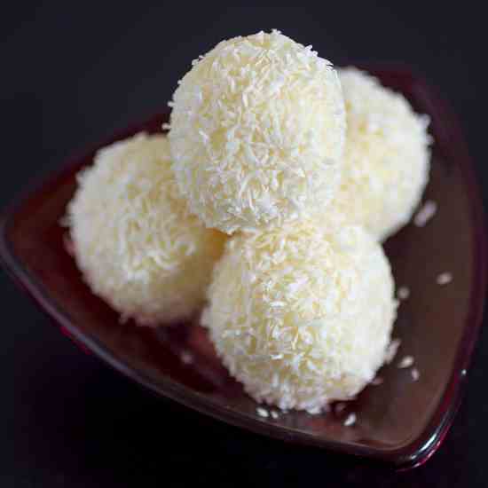 Coconut Raffaello Balls