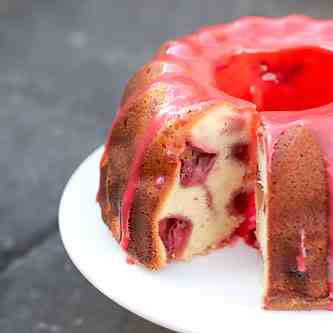 Super Easy Strawberry Bundt Cake