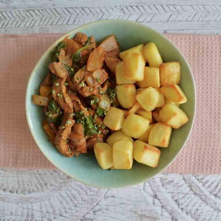 Paprika Beef - Crispy Potato Bowls