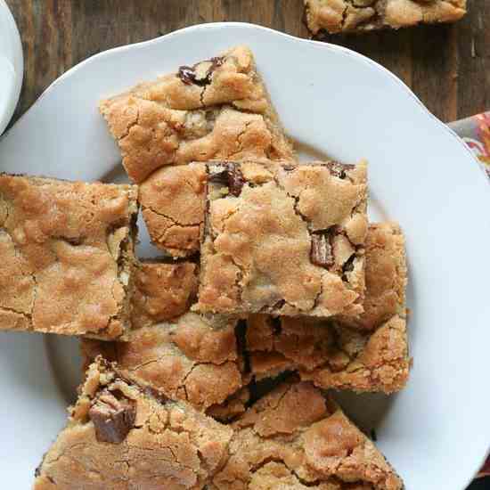 Crispy Kit Kat Blondies