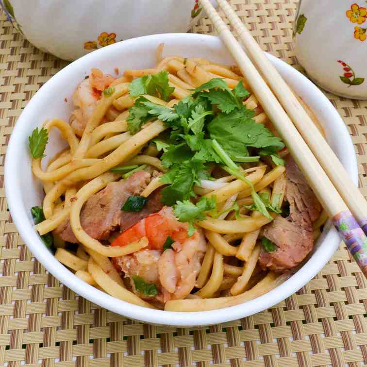 Shanghai Noodles w/ BBQ Pork & Prawns