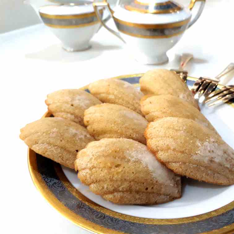 Vanilla Caramel Madeleines