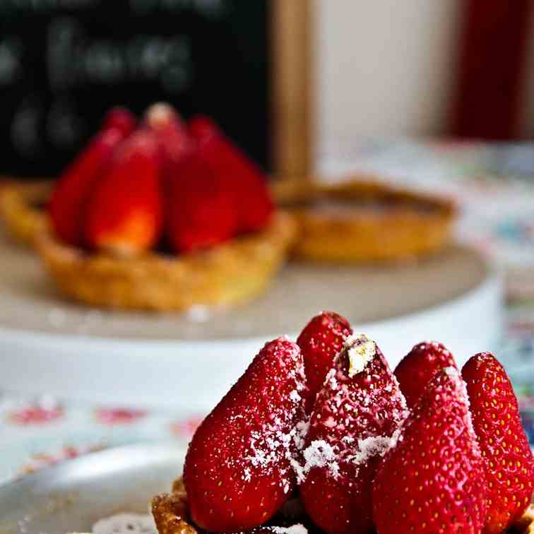 Strawberry & Chocolate Salted Caramel Tart