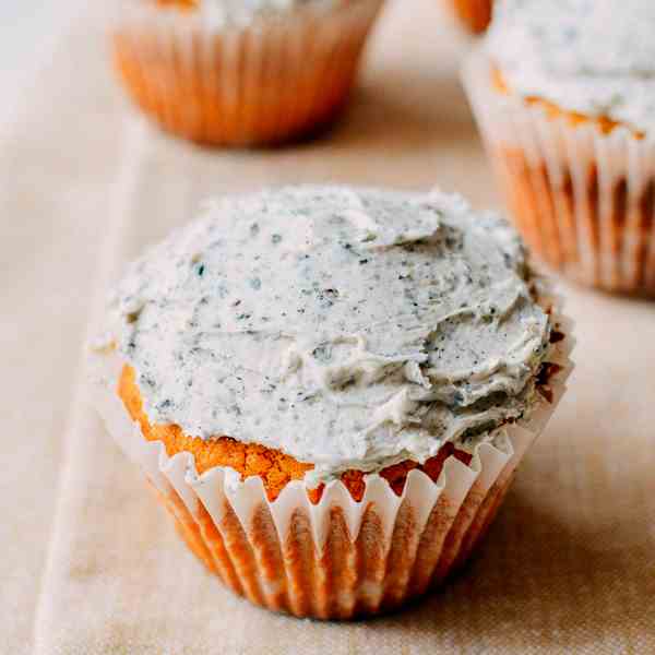 Peanut Butter Cupcakes with Black Sesame 