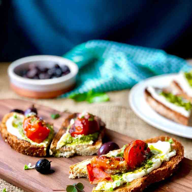 Cream cheese and pesto bruschetta