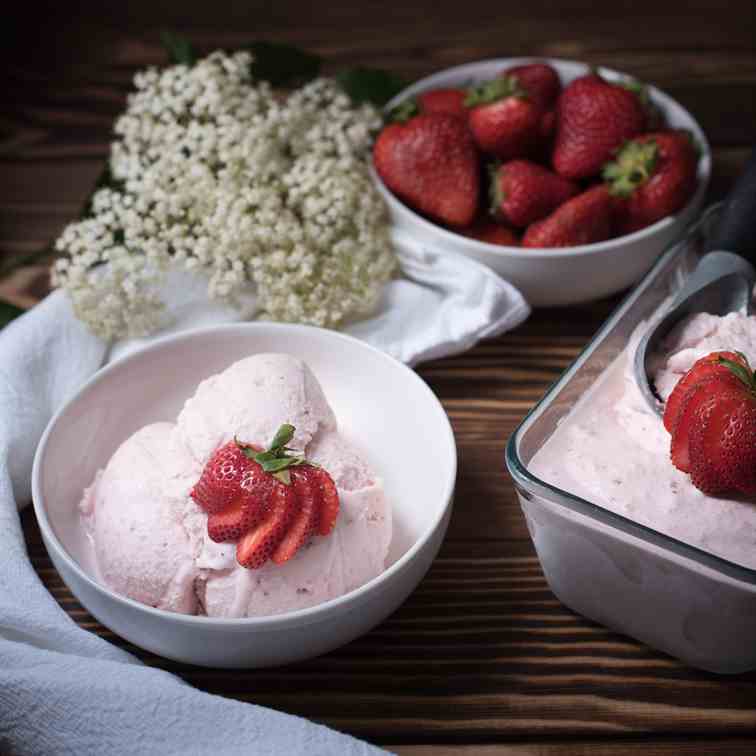 Homemade Strawberry Ice Cream