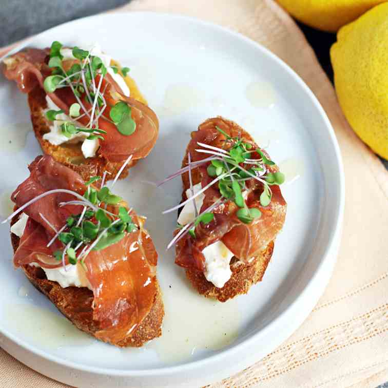 Prosciutto Crostini with Burrata