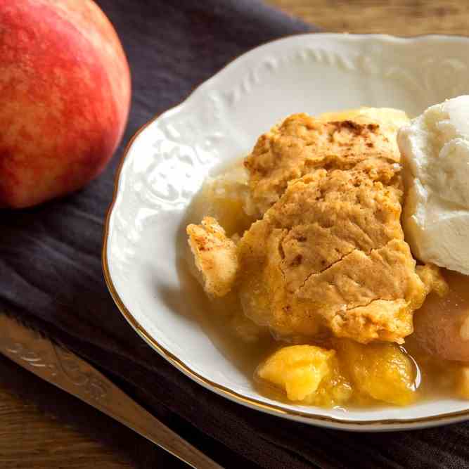 Slow Cooked Homemade Peach Cobbler