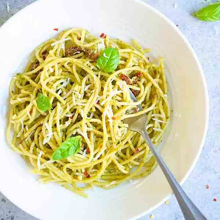 Spaghetti in Pesto Sauce
