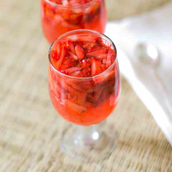 Chilled Strawberry Dessert Soup 