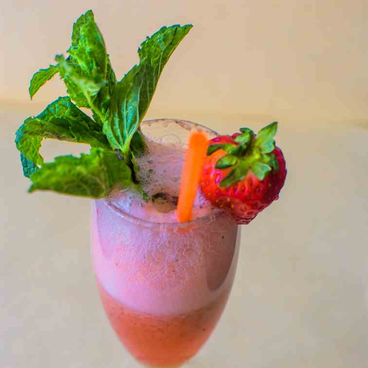 Sparkling Strawberry Mocktail