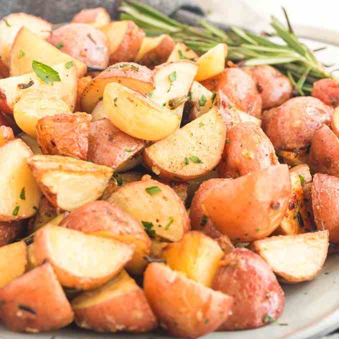 Rosemary And Garlic Roasted Potatoes
