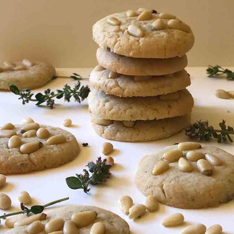 Thyme Biscuits with Pinenuts