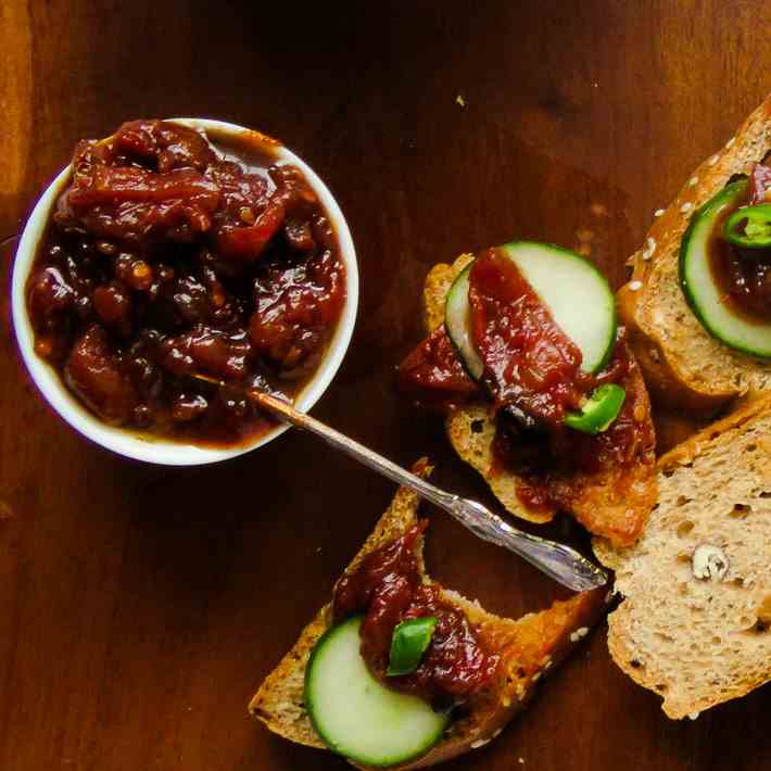 Tomatoes with dates and green chilli chutn