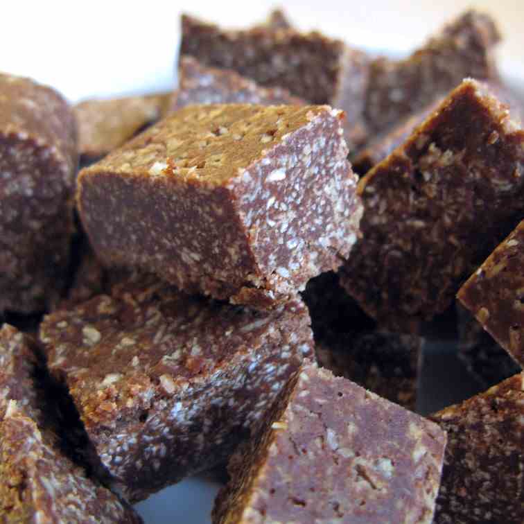 Easy Raw Vegan Chocolate Fudge