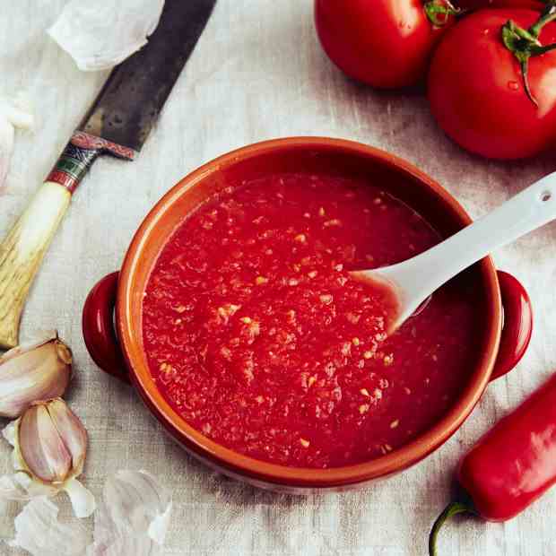 Homemade tomato sauce with fresh tomatoes