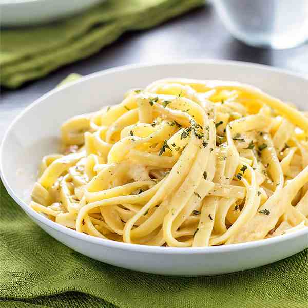 Classic Fettuccine Carbonara