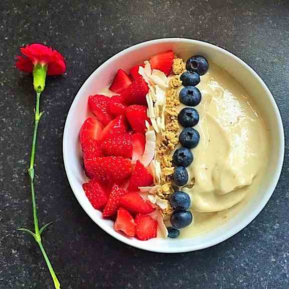 Berry - Granola Smoothie Bowl