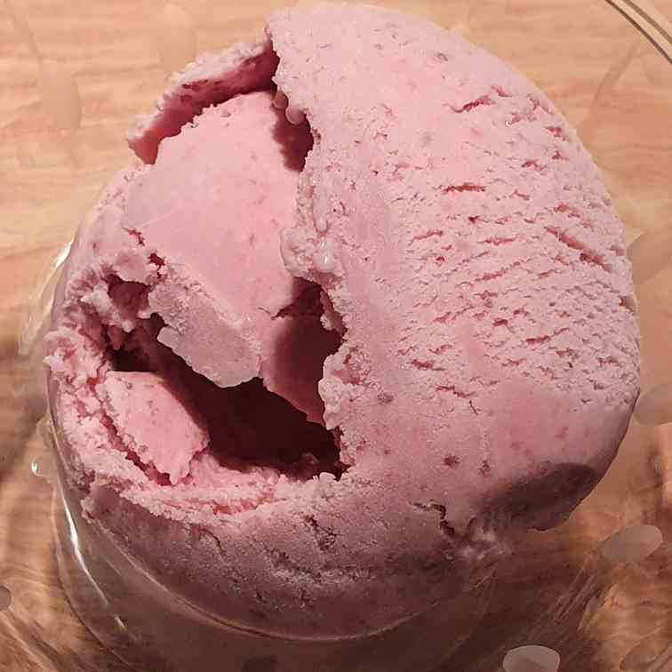 Strawberry ice cream