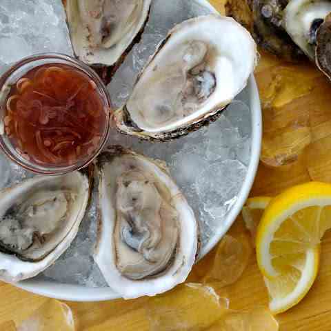 Fresh Shucked Oysters & Mignonette Sauce