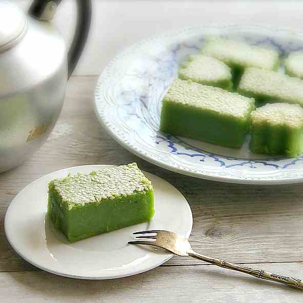 kueh bakar (baked pandan cake)