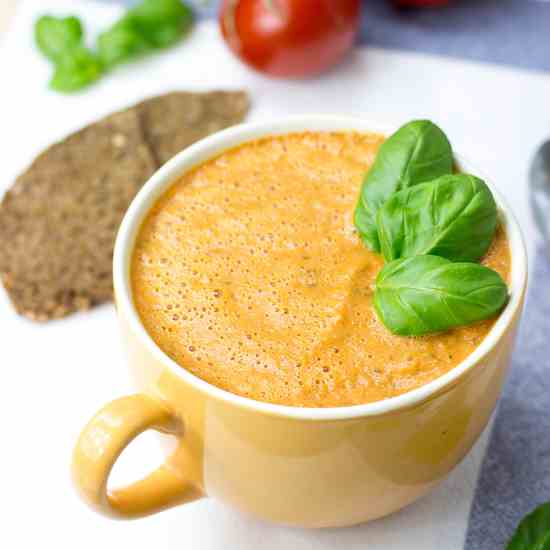 Easy and Creamy Tomato Basil Soup 