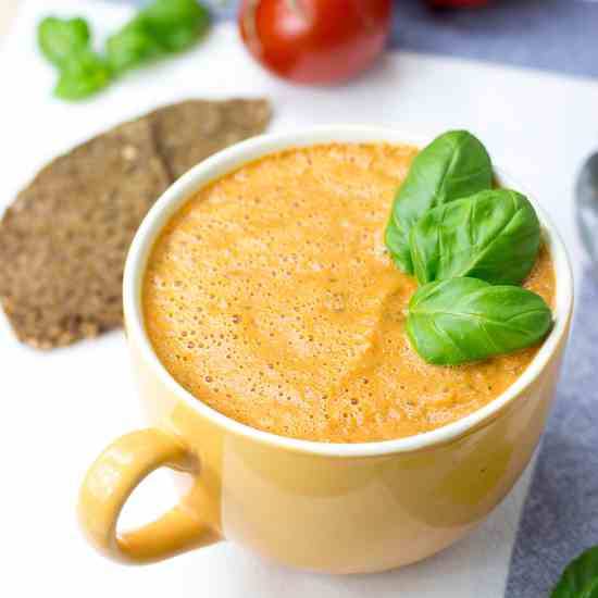 Easy and Creamy Tomato Basil Soup