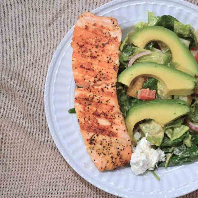 Grilled Salmon Salad with Chipotle Ranch