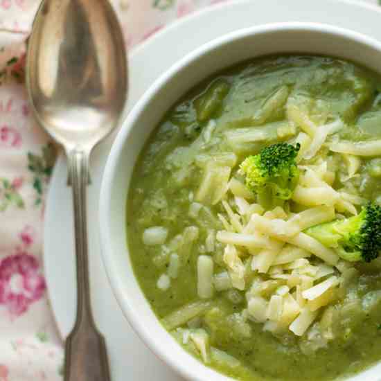 NO CREAM CREAMY BROCCOLI SOUP