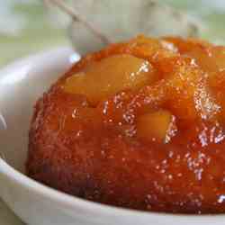 Upside down mini pear cakes