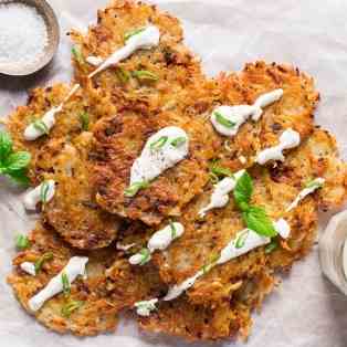 Vegan latkes with sour cream - two ways