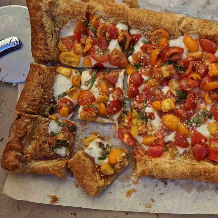 Mozzarella Tart with Fresh Tomatoes 