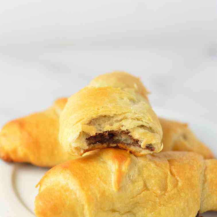 Easy Nutella Crescent Rolls