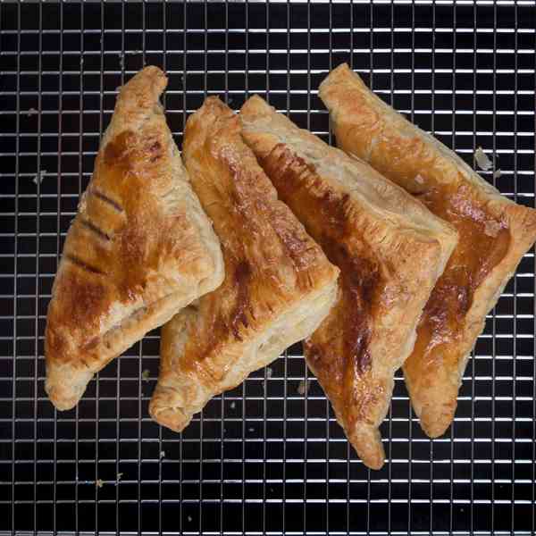 4-Ingredient Easy Apple Turnovers 