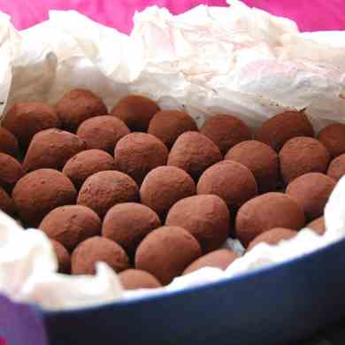 Healthy Berry-Walnut Chocolate Truffles